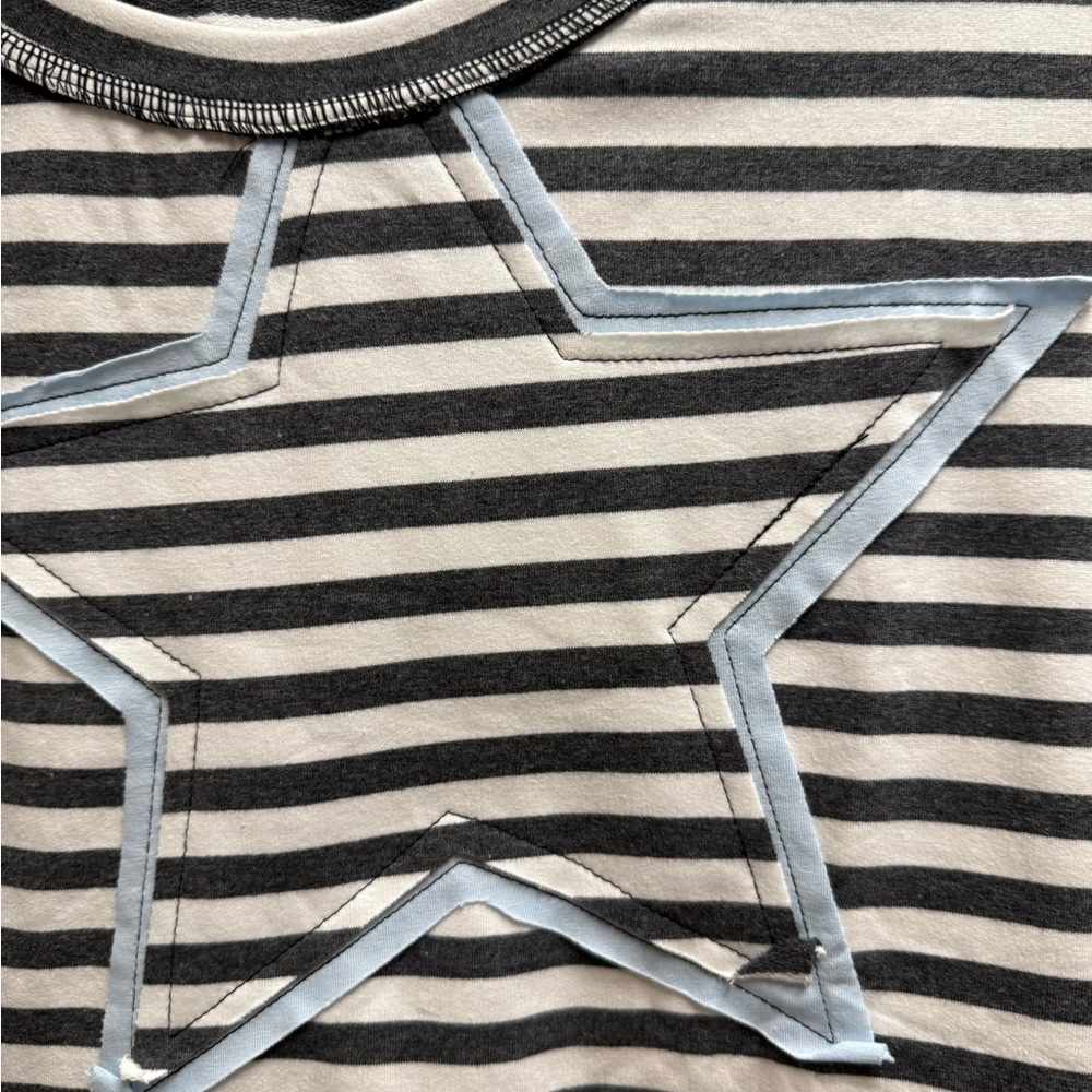 HAZEL BLUES®  GRAY STRIPE STARRY PATCH RAW EDGE CASUAL KNIT TOP Size Small NWOT - Picture 6 of 12